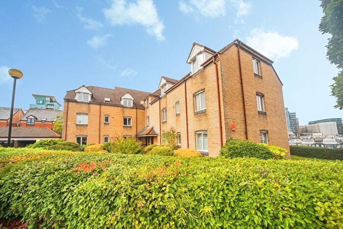 2 Bedroom Flat For Sale In Atlantic Close, Southampton, SO14
