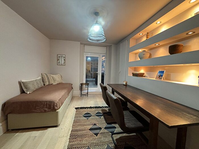 2 Bedroom Flat To Rent In Finborough Road, London, SW10