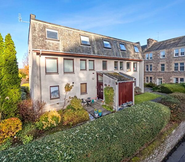 3 Bedroom Maisonette For Sale In Laighill Court, Ramoyle, FK15