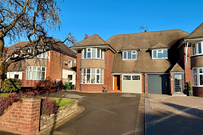 3 Bedroom Semi-Detached House For Sale In Gower Road, Halesowen, B62