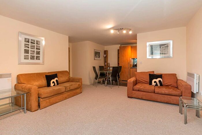 2 Bedroom Flat To Rent In Centenary Plaza, Holliday Street, B1