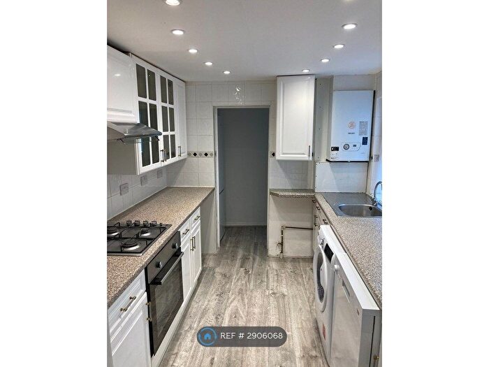 3 Bedroom Terraced House To Rent In Prince Of Wales Avenue, Reading, RG30