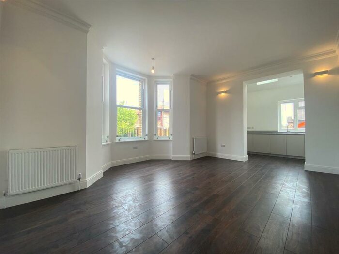 2 Bedroom Flat To Rent In Flat, Tynemouth House, N15
