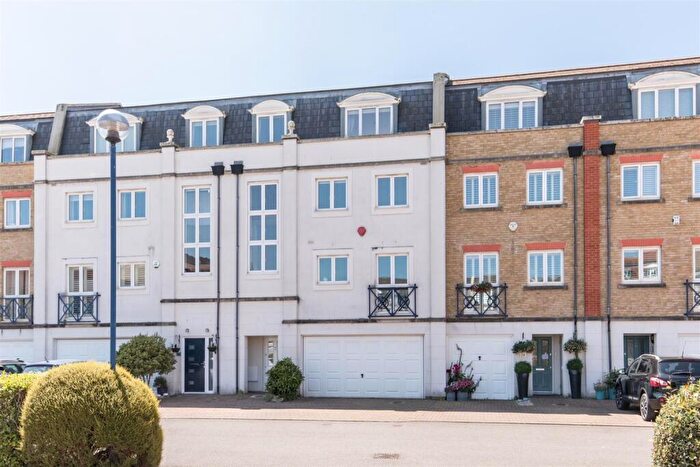 4 Bedroom Town House To Rent In The Piazza, Eastbourne, East Sussex, BN23