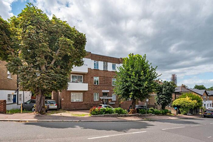 2 Bedroom Flat For Sale In Morley Road, Lewisham, London, SE13