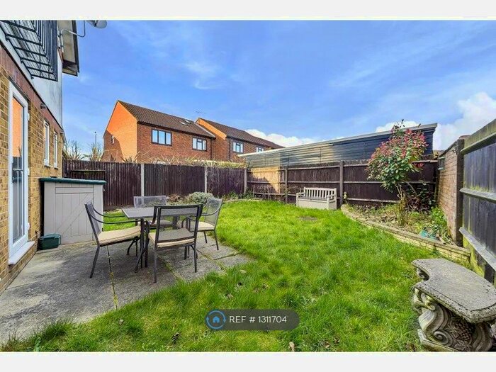 2 Bedroom End Of Terrace House To Rent In Hazlitt Close, Feltham, TW13