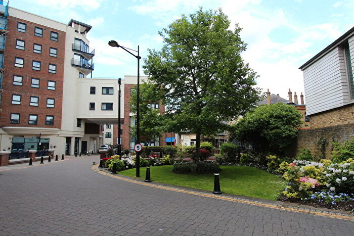 2 Bedroom Apartment To Rent In Wadbrook Street, Kingston Upon Thames, KT1