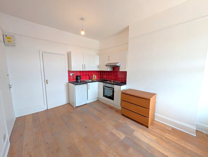 Studio To Rent In Cricklewood Broadway, Cricklewood, NW2