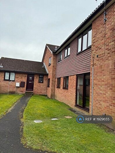 2 Bedroom Flat To Rent In Godmanston Close, Poole, BH17