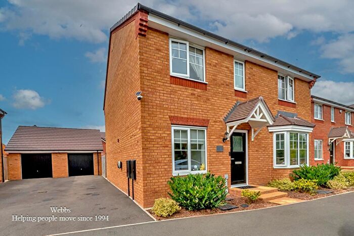4 Bedroom Detached House For Sale In Settler Way, Walsall, WS3