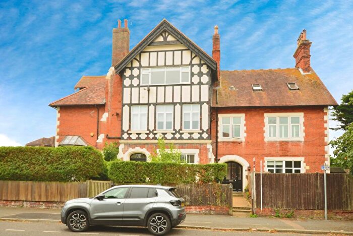 2 Bedroom Flat For Sale In Grimston Avenue, Folkestone, Kent, CT20