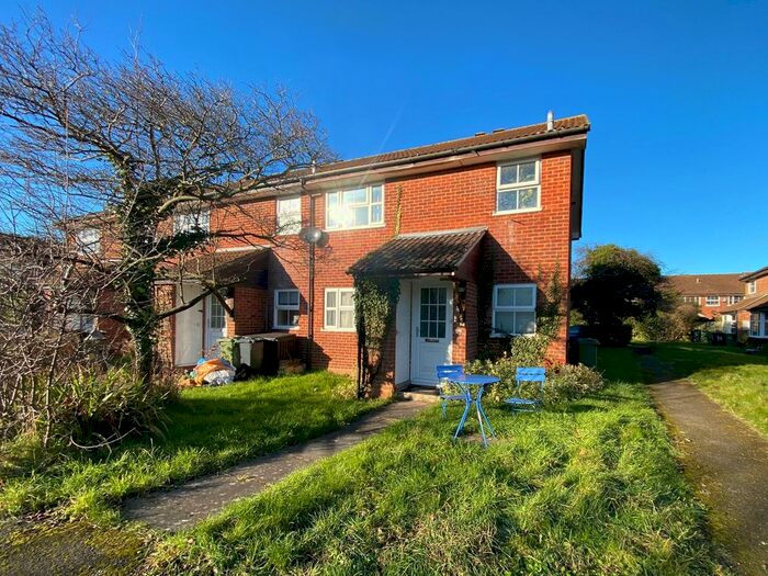 1 Bedroom Maisonette To Rent In Peak Road, Guildford GU2