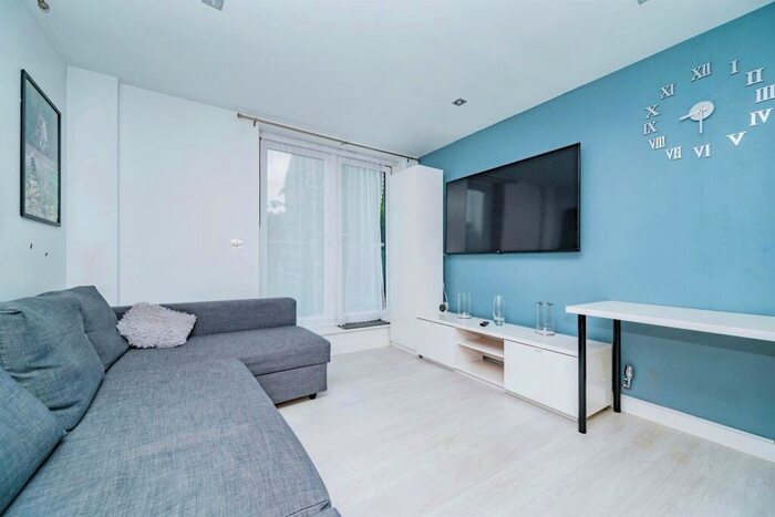 1 Bedroom Apartment For Sale In Midland Road, Hemel Hempstead, HP2