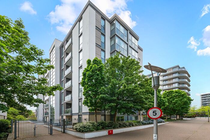 2 Bedroom Flat For Sale In Simmonds House, Clayponds Lane, TW8