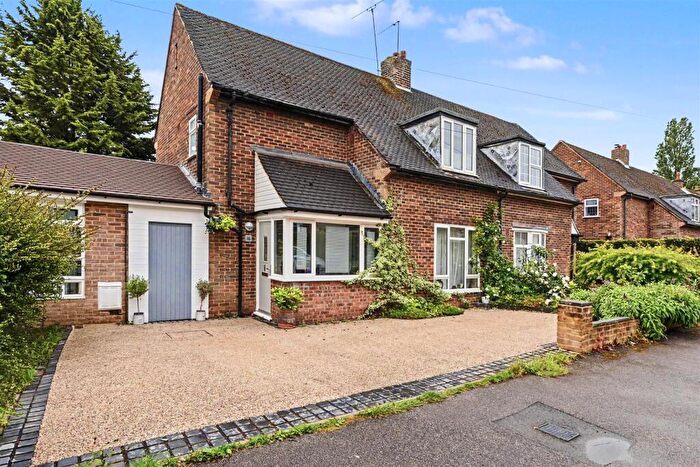 3 Bedroom Semi-Detached House For Sale In Nicholas Close, St Albans, AL3