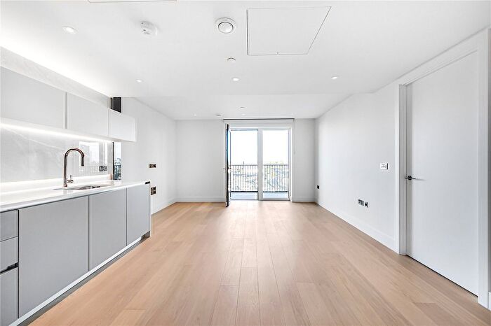 1 Bedroom Flat To Rent In Reflection Apartments, Cascade Way, London, W12