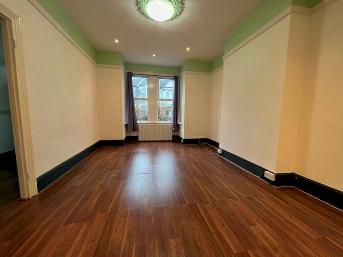3 Bedroom House To Rent In Mortlake Road, Ilford, IG1
