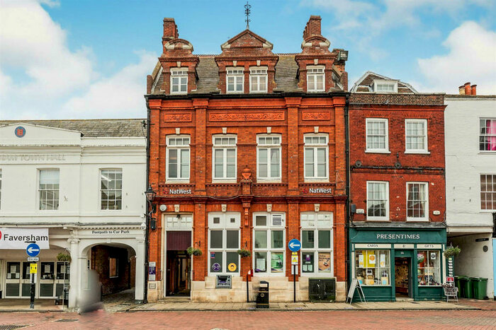 2 Bedroom Apartment To Rent In Market Place, Faversham, ME13