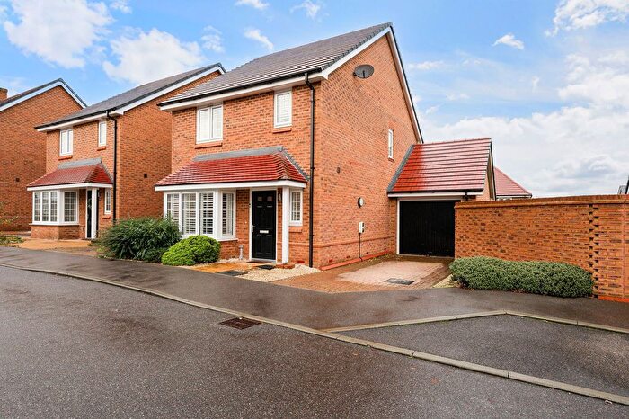 3 Bedroom Link Detached House For Sale In Goodwood Road, Edenbridge, Kent, TN8