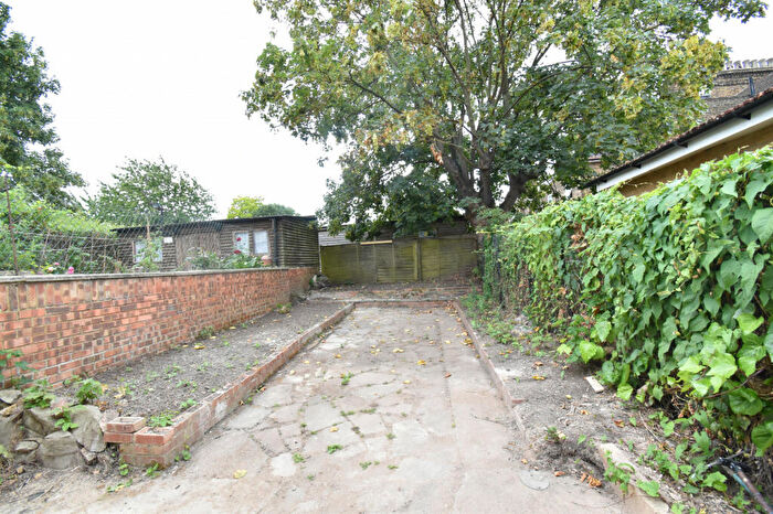 2 Bedroom Flat To Rent In Park Lane, London, N17