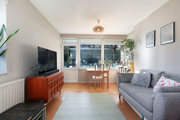 3 Bedroom Flat For Sale In Champion Park, London, SE5