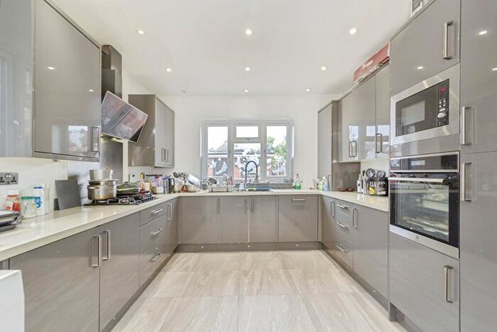 4 Bedroom Town House For Sale In Walcote Road, Leicester, Leicestershire, LE4