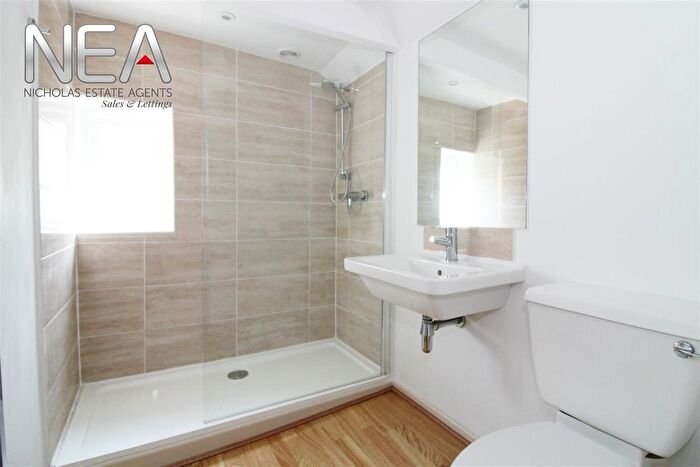 2 Bedroom Semi-Detached House To Rent In The Grove, Reading, Berkshire, RG1