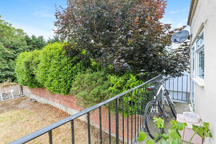 2 Bedroom Flat To Rent In Canonbie Road, London, SE23