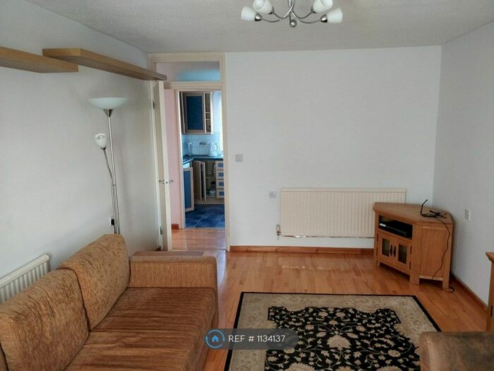 1 Bedroom Flat To Rent In Sheldrick Close, London SW19