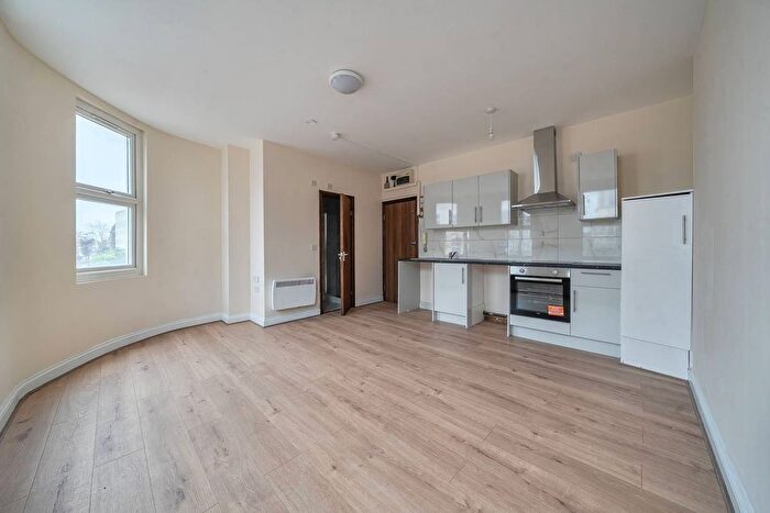 Studio To Rent In Uxbridge Road, Shepherd's Bush, London, W12