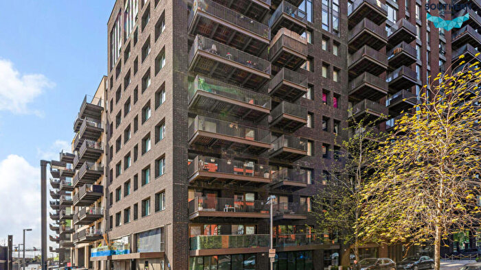 2 Bedroom Flat For Sale In Ace Way, Battersea, SW11