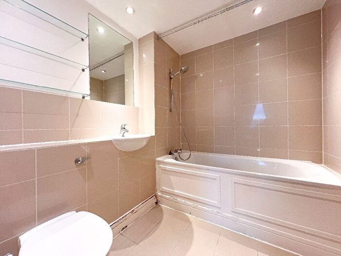 2 Bedroom Flat To Rent In Consort Rise House, Buckingham Palace Road, London, SW1W