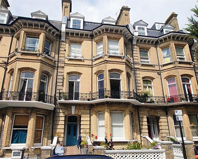 1 Bedroom Flat To Rent In First Avenue, Hove, BN3