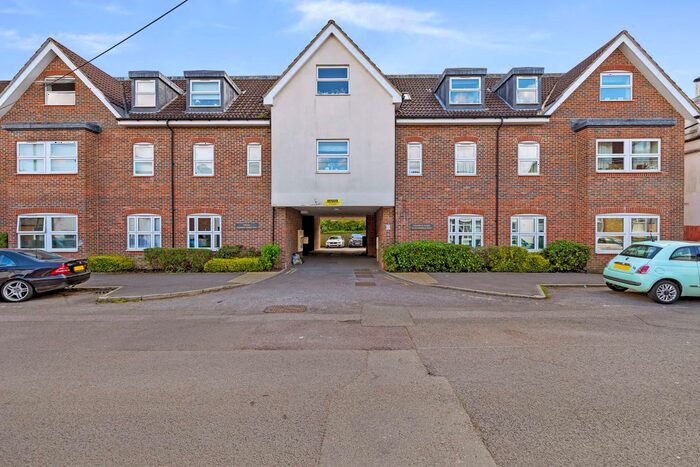 1 Bedroom Flat To Rent In Ref: My - Holmesdale Road, Reigate, RH2
