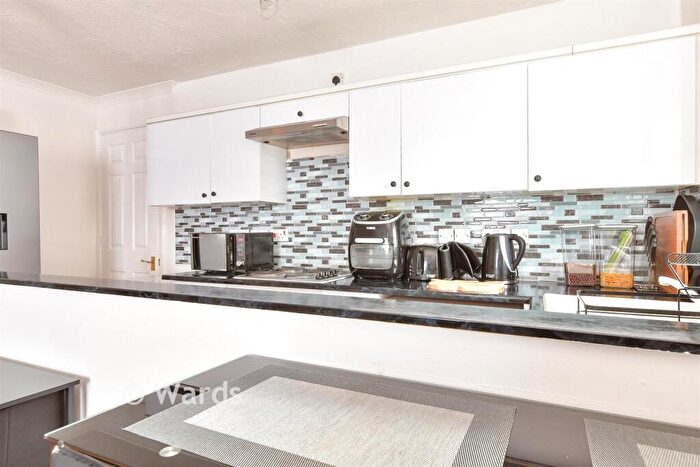 1 Bedroom Maisonette For Sale In Willowside, Snodland, Kent, ME6