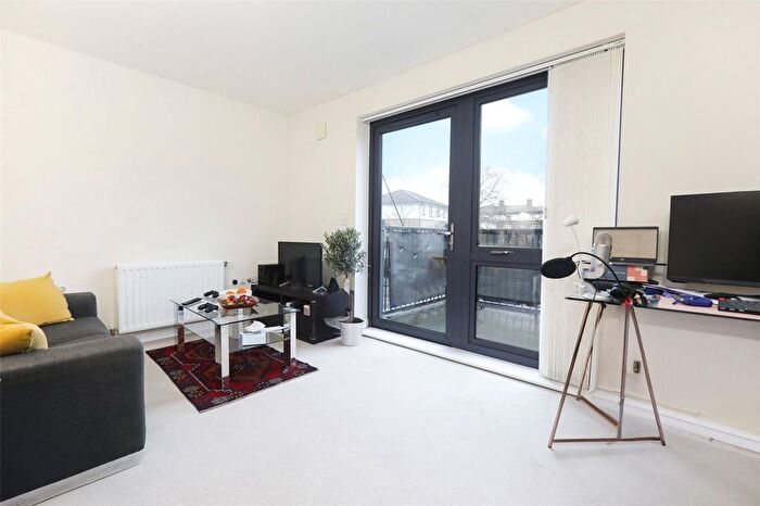 2 Bedroom Flat To Rent In Fisher Close, Rotherhithe, London, SE16