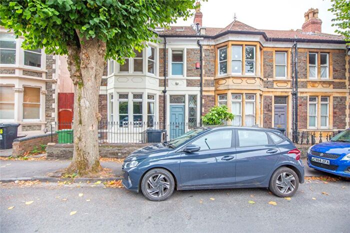 3 Bedroom Maisonette For Sale In Claremont Road, Bristol, BS7