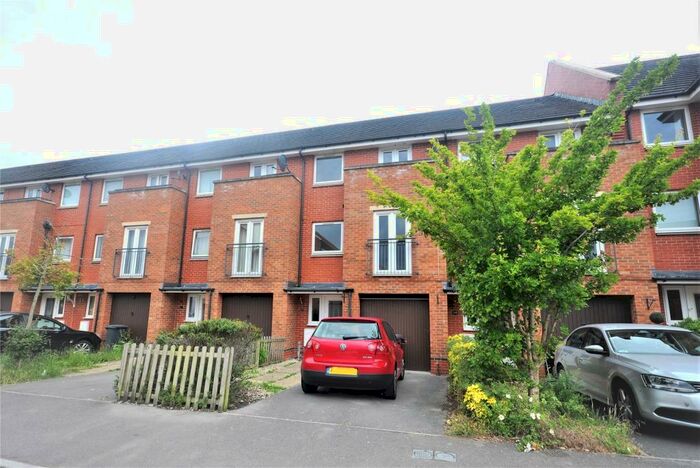 4 Bedroom Terraced House To Rent In Celsus Grove, Swindon, Wiltshire, SN1