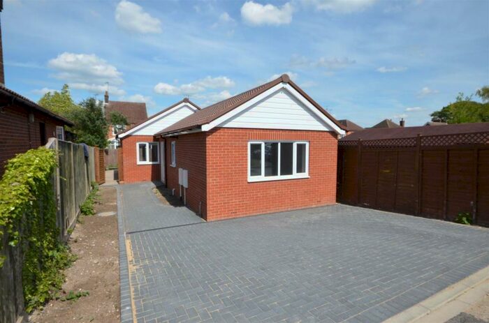 2 Bedroom Detached Bungalow To Rent In Long Meadow, Dunstable, LU6