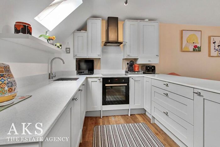 2 Bedroom Flat For Sale In Rother Close, Hilton, DE65
