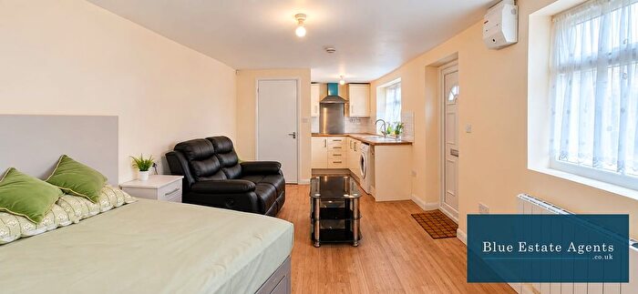 1 Bedroom Flat To Rent In Pegg Road, Hounslow, TW5