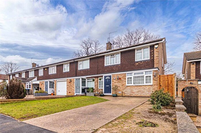 3 Bedroom End Of Terrace House For Sale In Connaught Close, Adeyfield, Hemel Hempstead, Hertfordshire, HP2