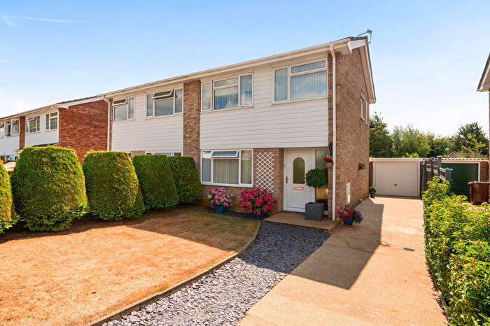3 Bedroom Semi-Detached House For Sale In Willow Way, Begbroke, Kidlington, OX5
