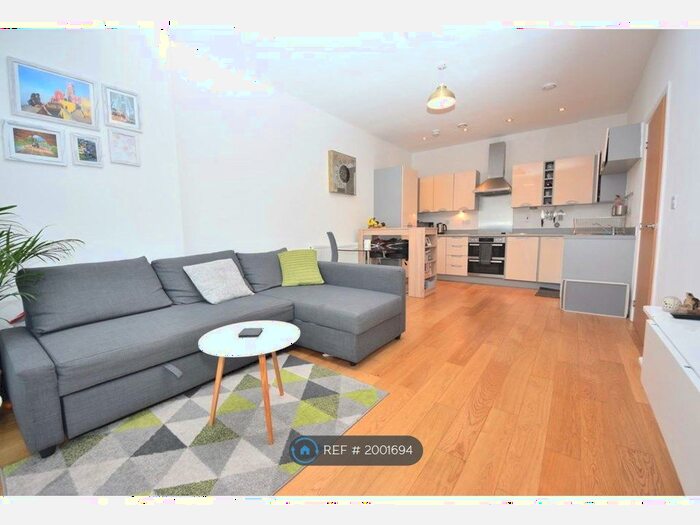 2 Bedroom Flat To Rent In Pulse Court, Romford, RM7