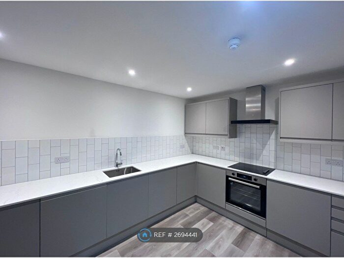 3 Bedroom Flat To Rent In Bristol, Bristol, BS5