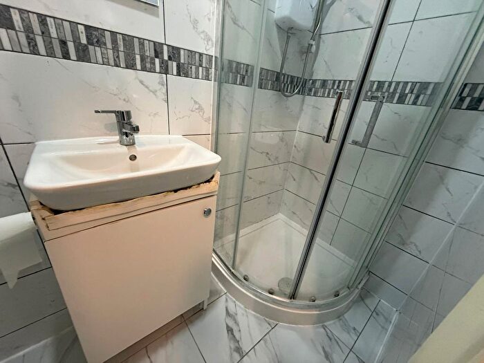 5 Bedroom Semi-Detached House To Rent In Wood Lane, Dagenham, RM8