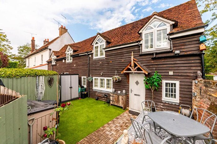 2 Bedroom Cottage For Sale In Albany Park, Colnbrook With Poyle, Slough, SL3