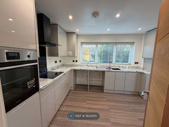 4 Bedroom Detached House To Rent In Avenue Road, Ingatestone, CM4