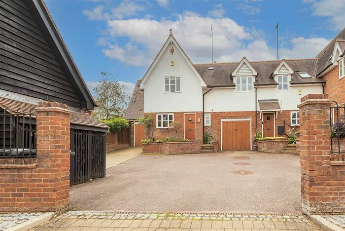 3 Bedroom Semi-Detached House For Sale In High Street, Whitwell, Hitchin, SG4