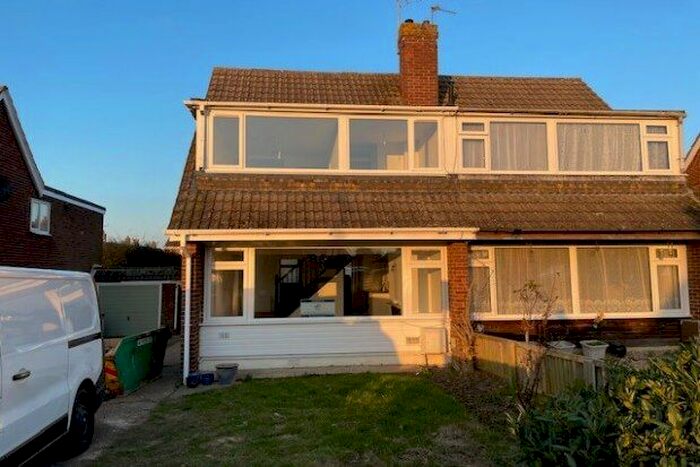 3 Bedroom Property To Rent In Cleves Way, Ashford, TN23